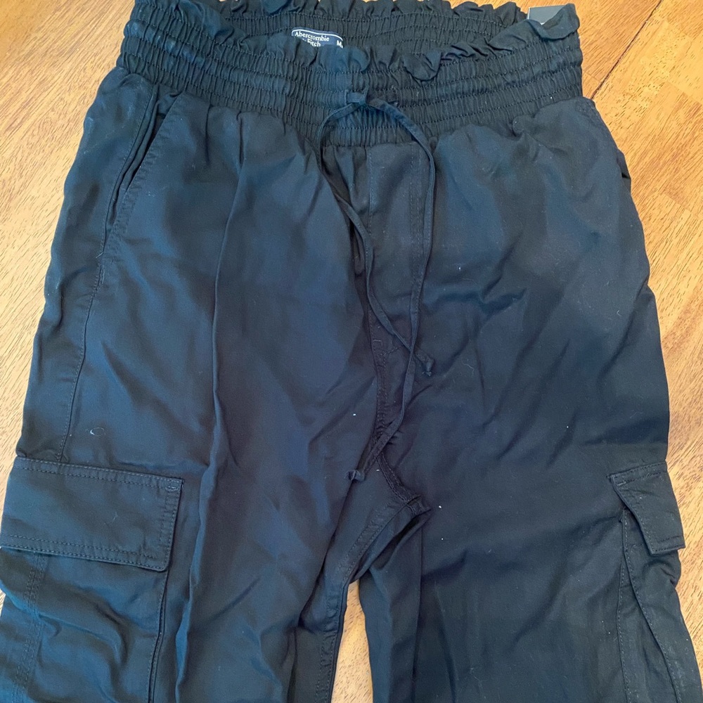 🔥🔥 S O L D NWT Black Cargo Joggers 🔥🔥